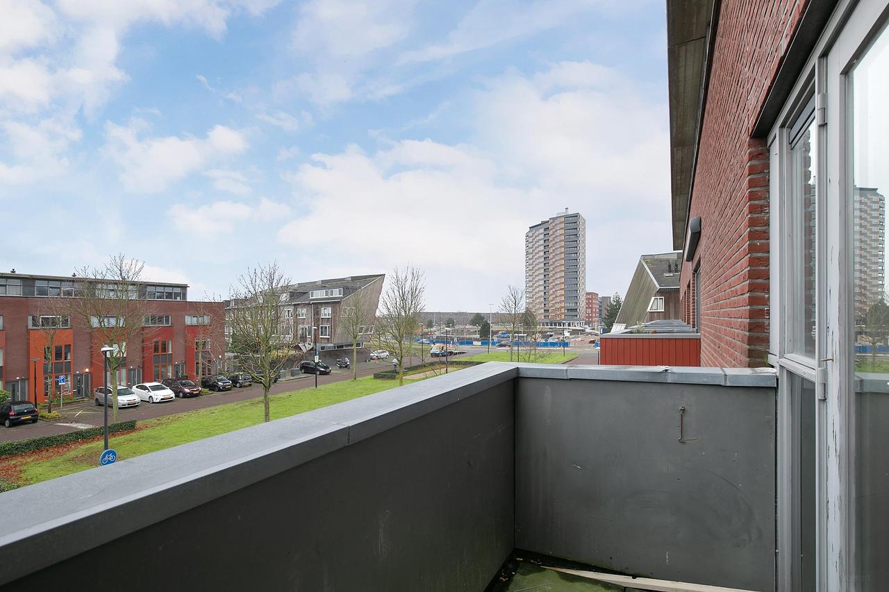 Energy-Efficient 2-Bedroom Apartment in Amsterdam - Image 8