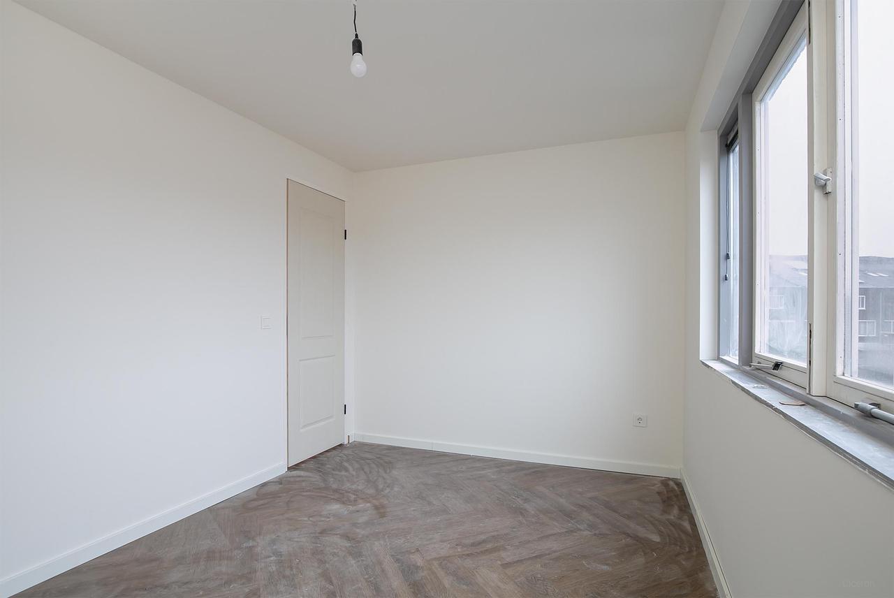 Energy-Efficient 2-Bedroom Apartment in Amsterdam - Image 11