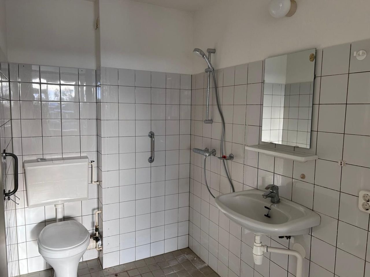 55+ Apartment above supermarket - Image 7