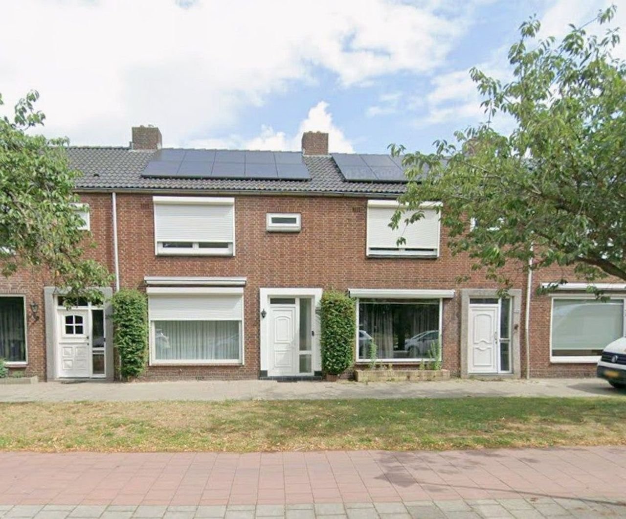 Gemeubileerd huis met zonnepanelen - Afbeelding 1