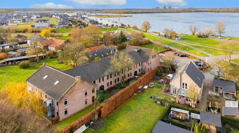 Seniorenstudio met balkon aan de Maas - Afbeelding 1