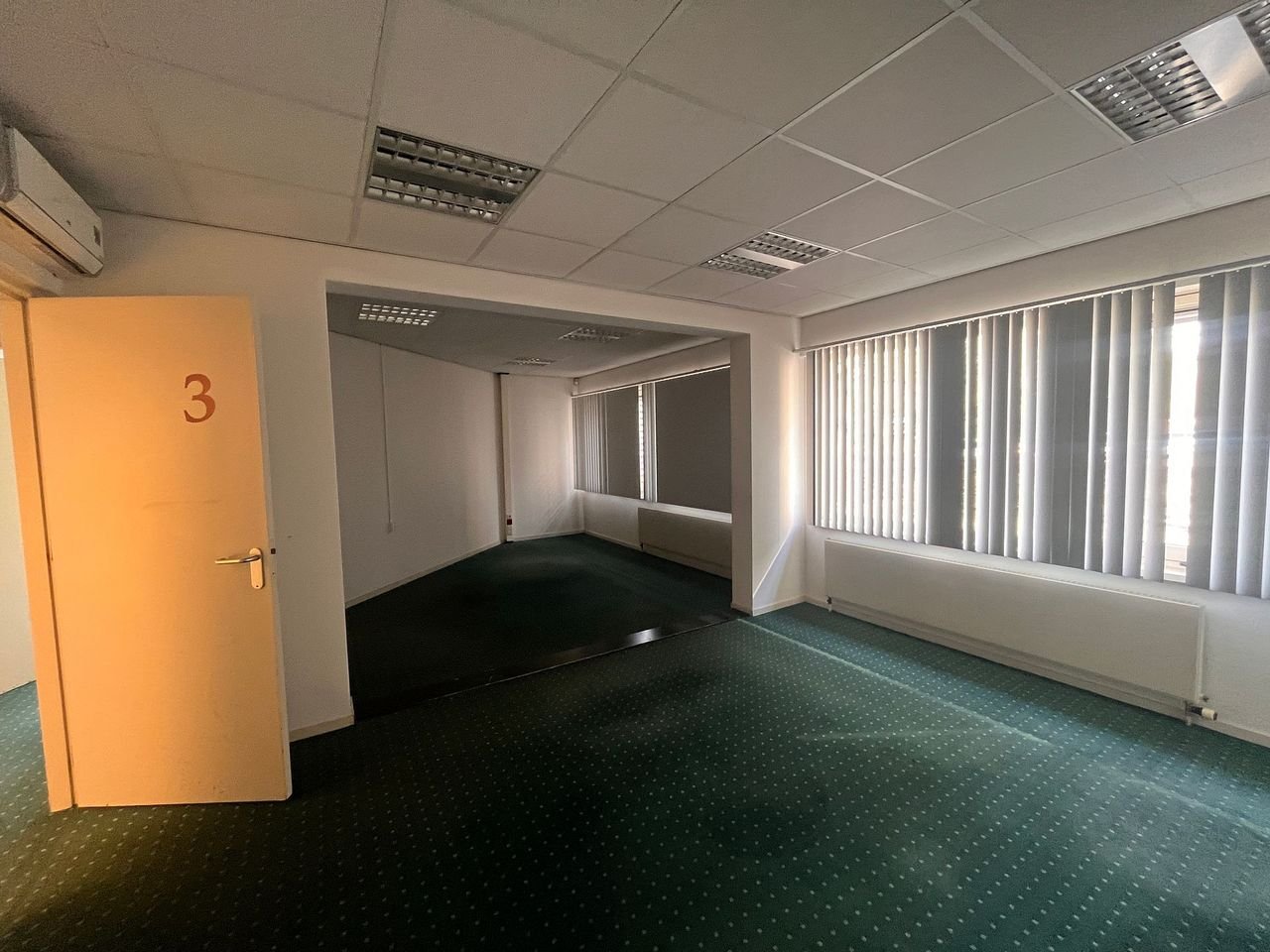 Room in Nieuwegein next to shops - Image 4