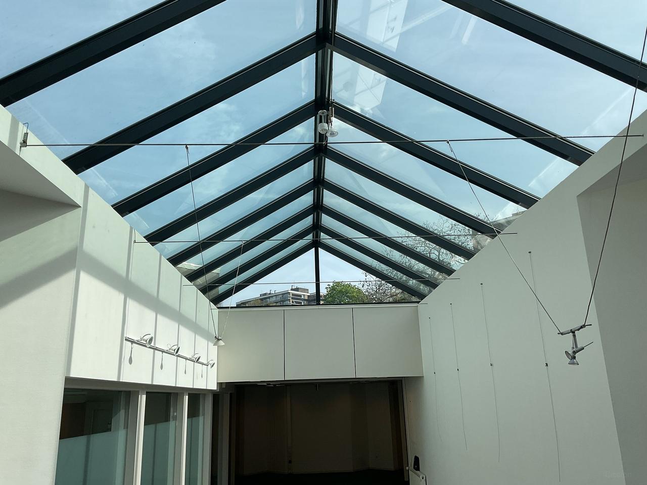 Room in Nieuwegein next to shops - Image 14