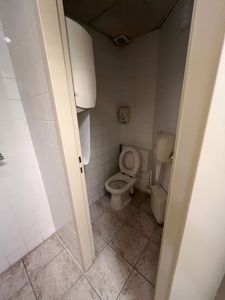 Room in Nieuwegein next to shops - Image 3