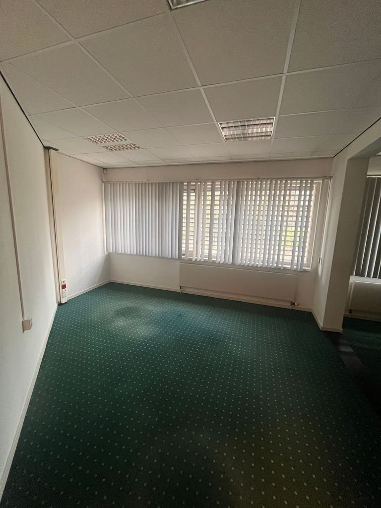 Room in Nieuwegein next to shops - Image 1