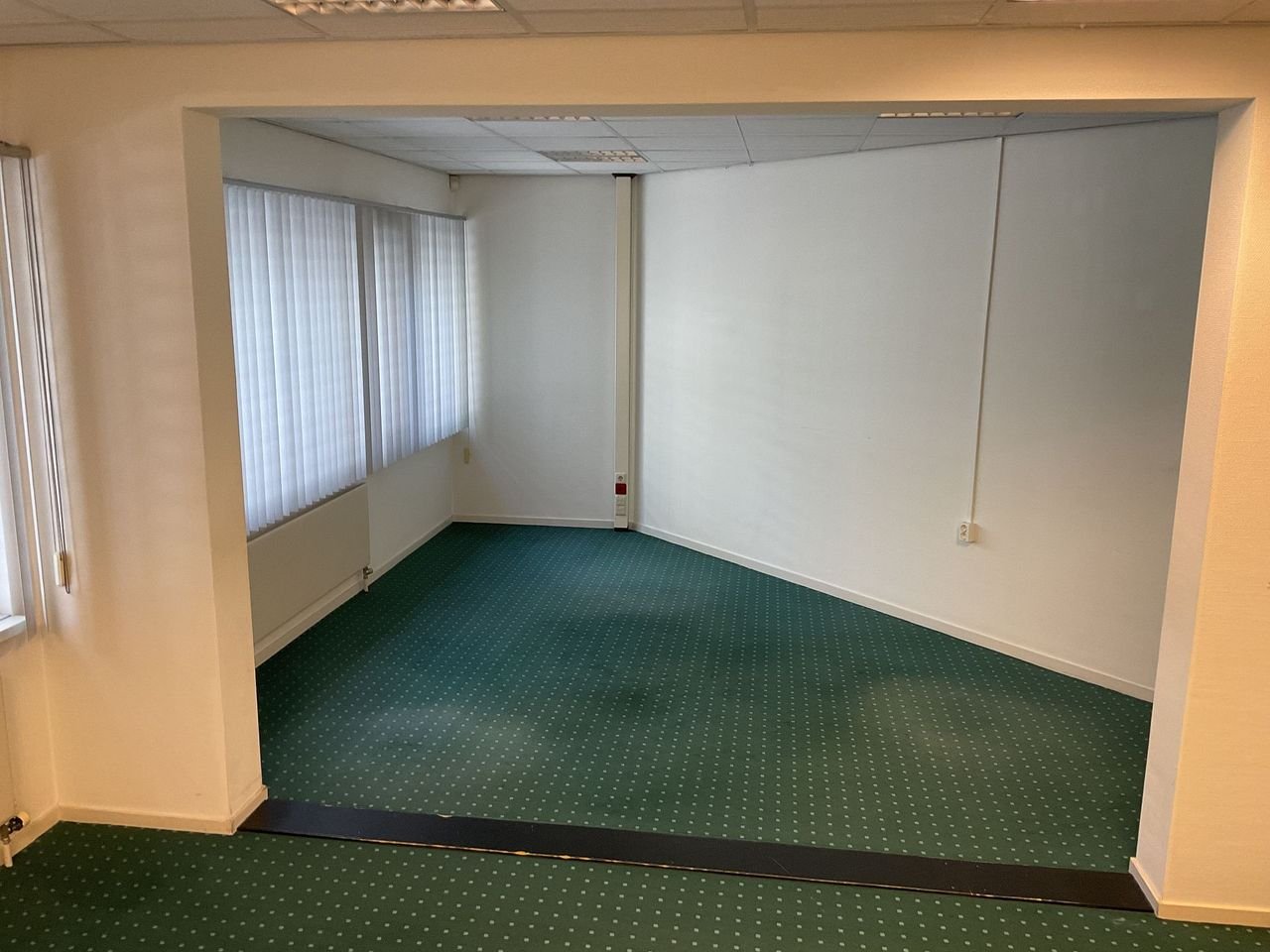 Room in Nieuwegein next to shops - Image 11