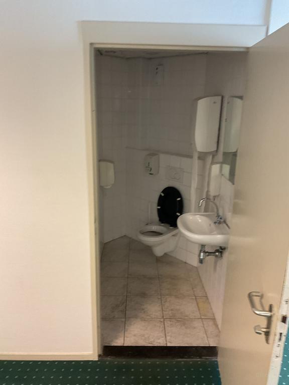 Room in Nieuwegein next to shops - Image 13