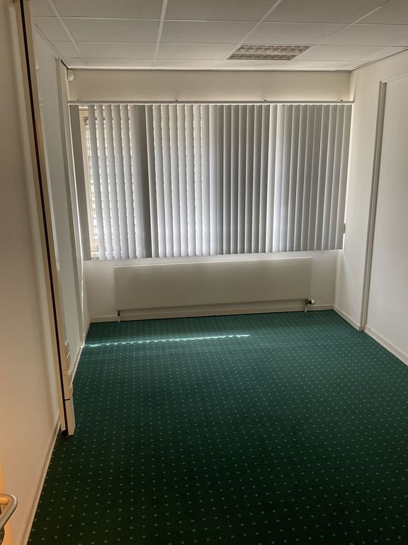 Room in Nieuwegein next to shops - Image 10