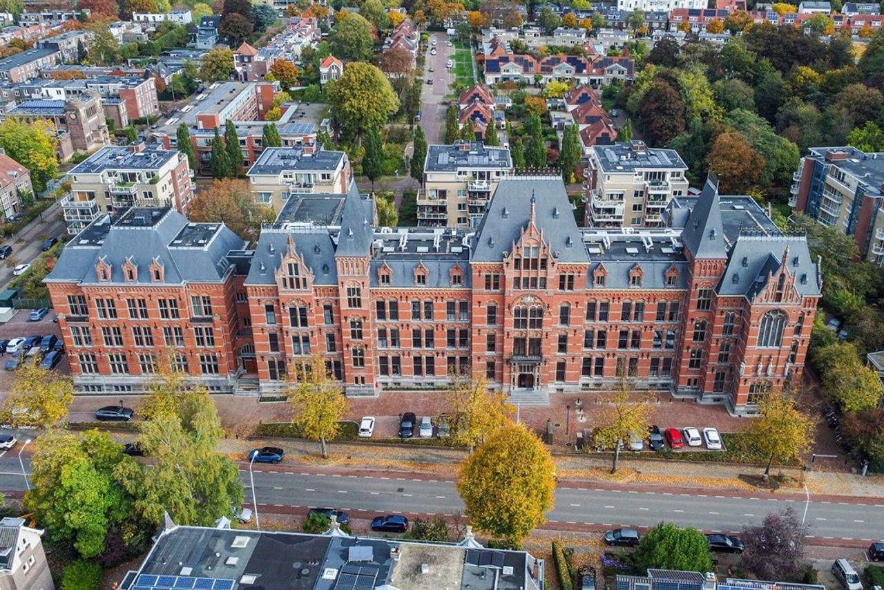 Modern living in the monumental Canisiushof - Image 16