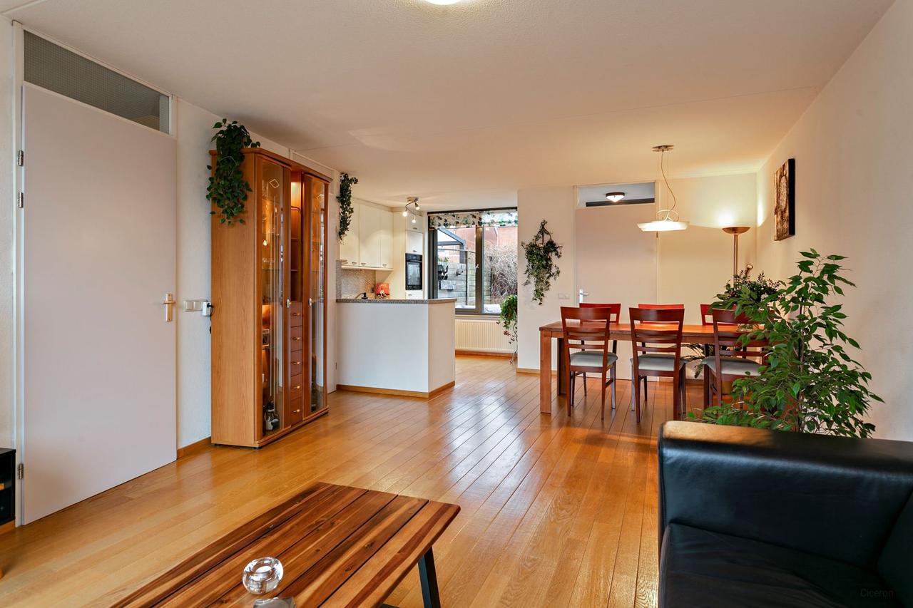 Spacious 4-bedroom family home near ISE - Image 6
