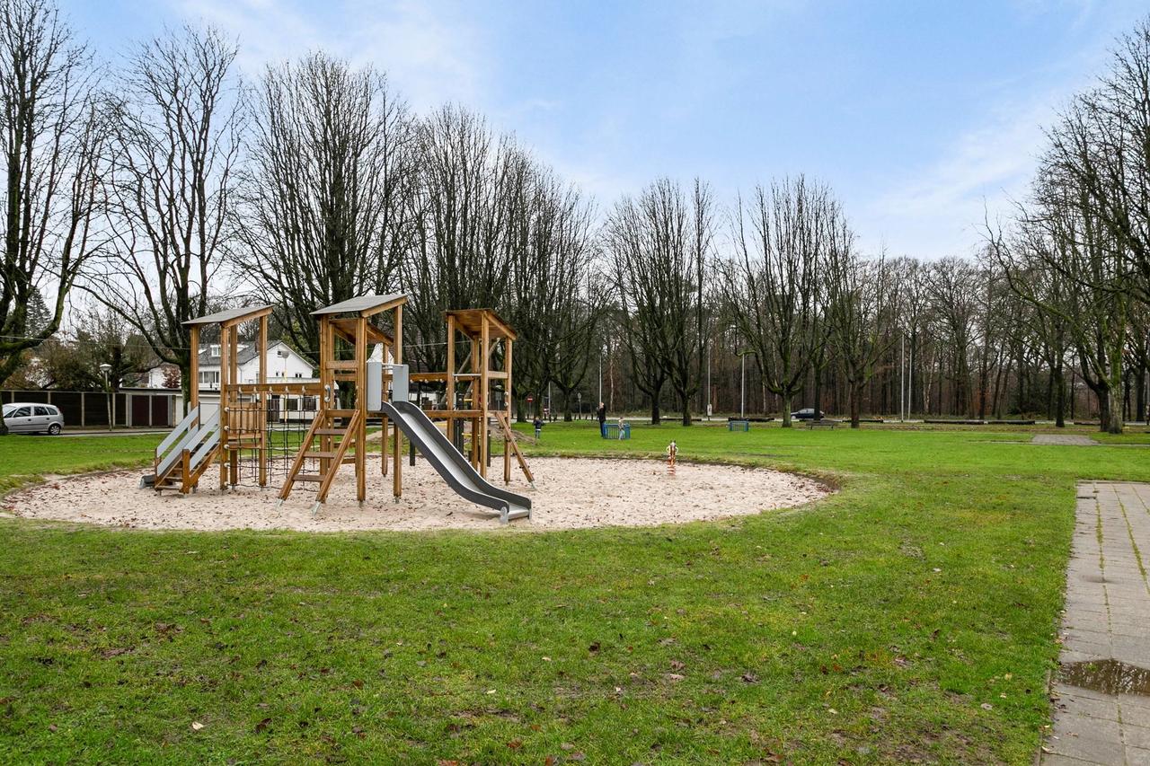 Spacious 4-bedroom family home near ISE - Image 19