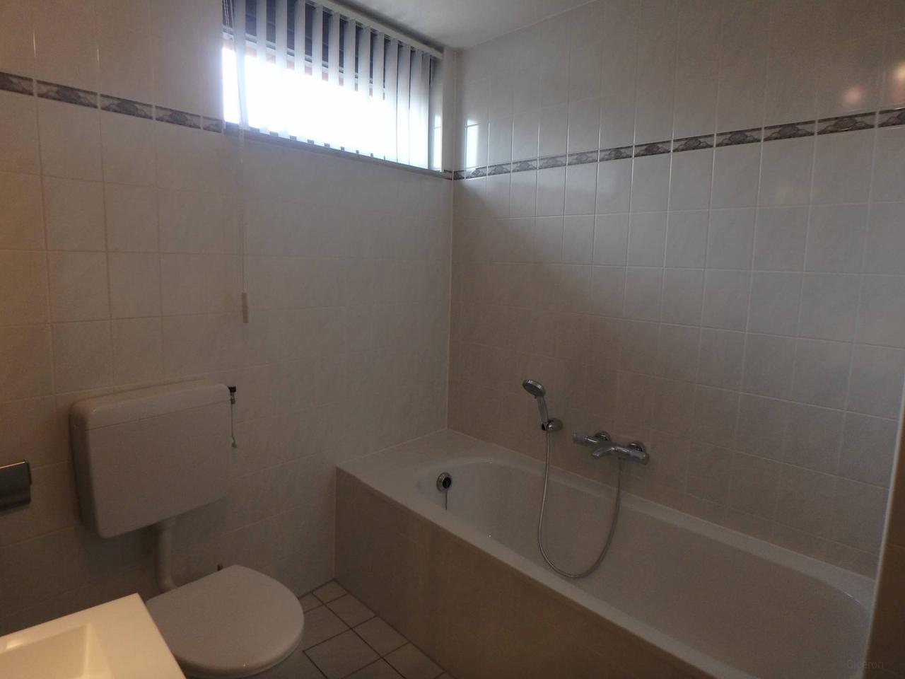 Spacious 4-bedroom family home near ISE - Image 14