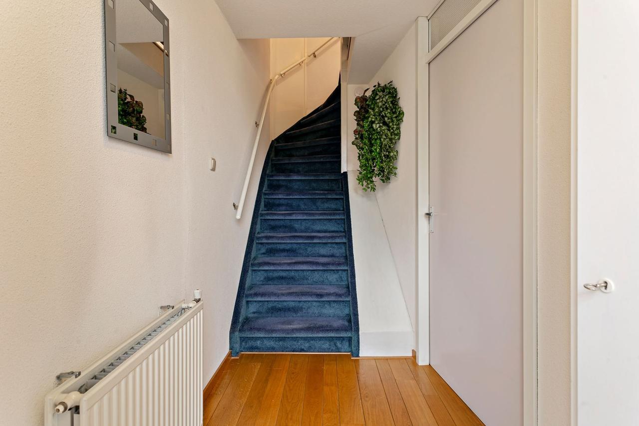 Spacious 4-bedroom family home near ISE - Image 4