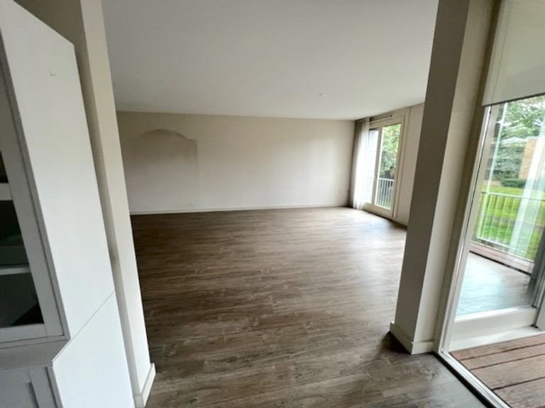 Apartment with south-facing balcony on Alverna - Image 11