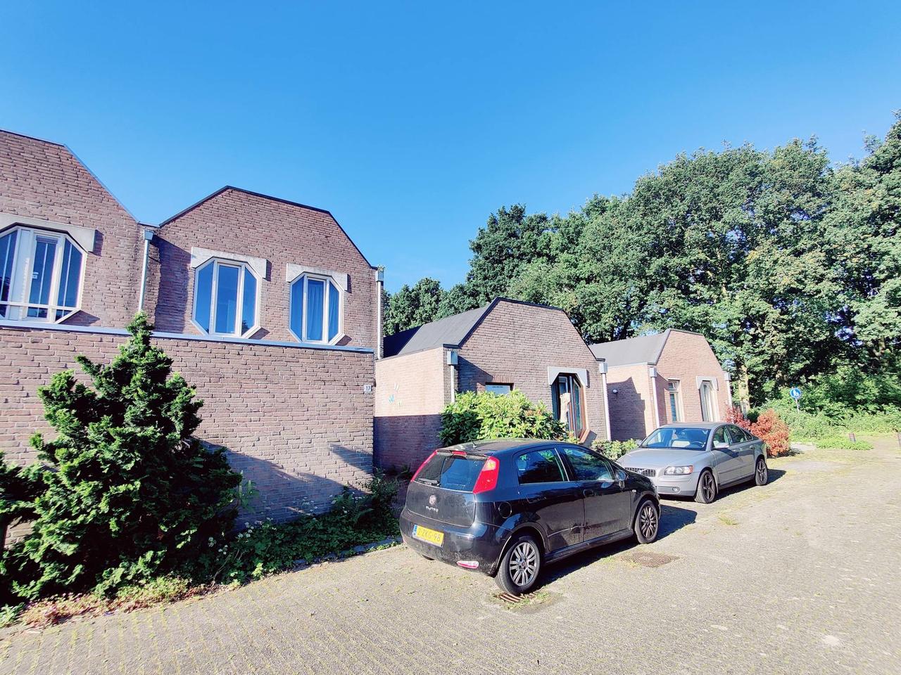 Huis met eigen oprit nabij Biarritzplein - Afbeelding 2
