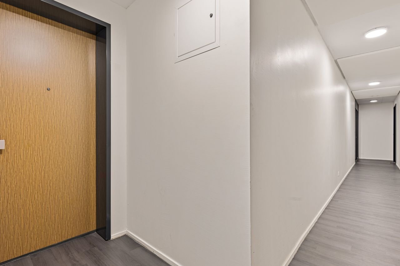 Modern 2-bedroom apartment (80m²) with balcony in Laakhaven-West - Image 9