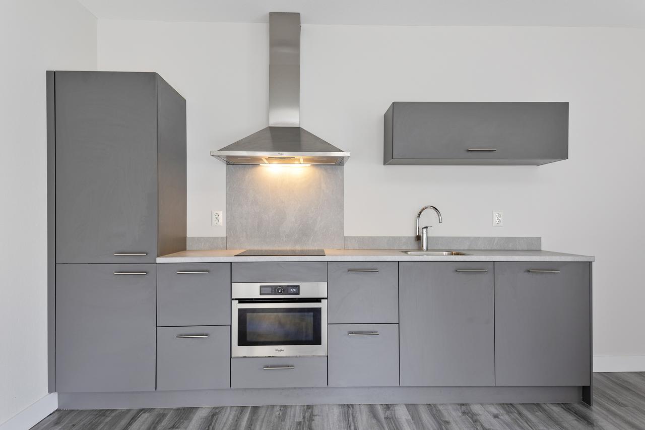 2-bedroom apartment with balcony near HS - Image 2