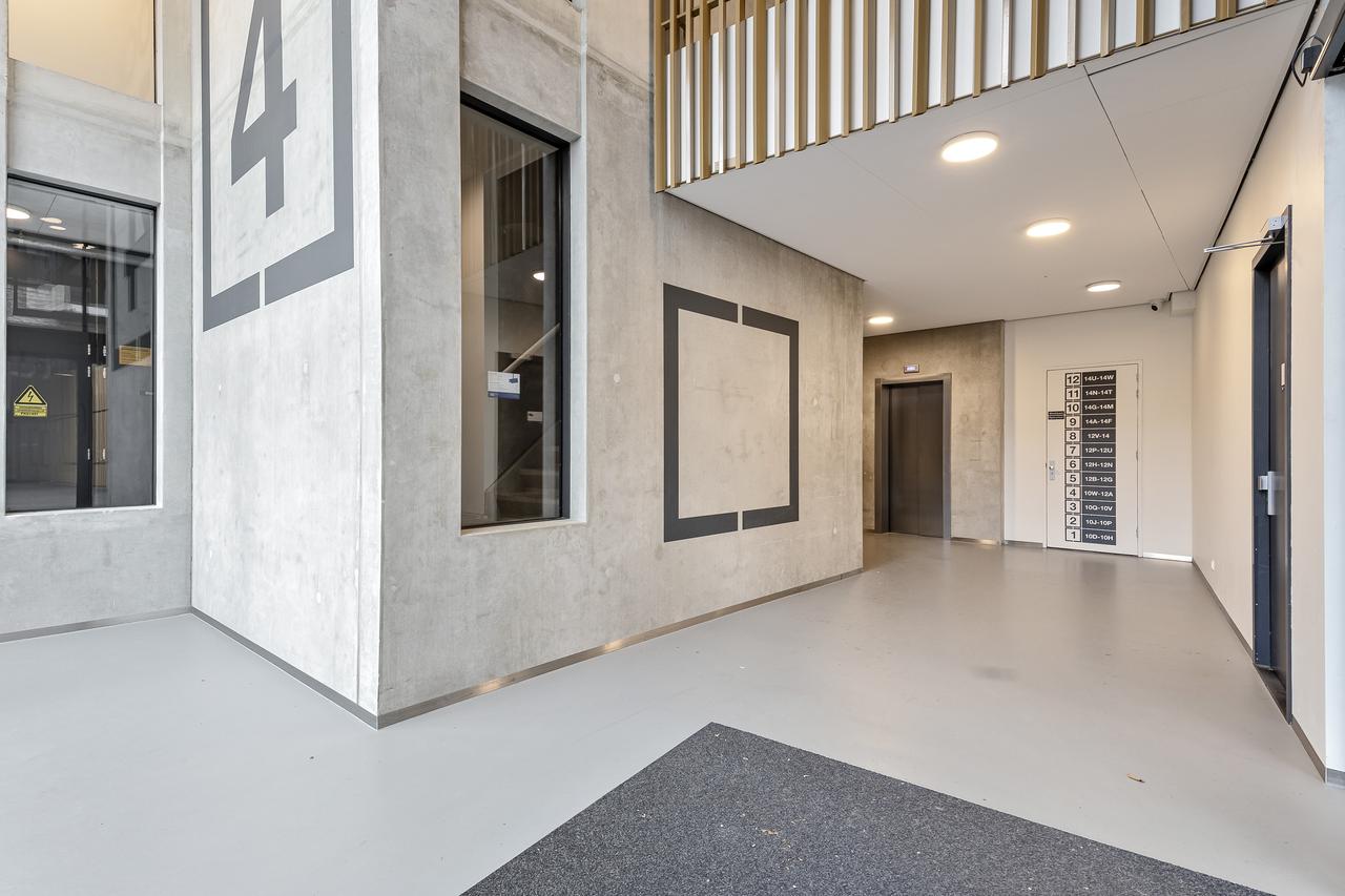 2-bedroom apartment with balcony near HS - Image 12