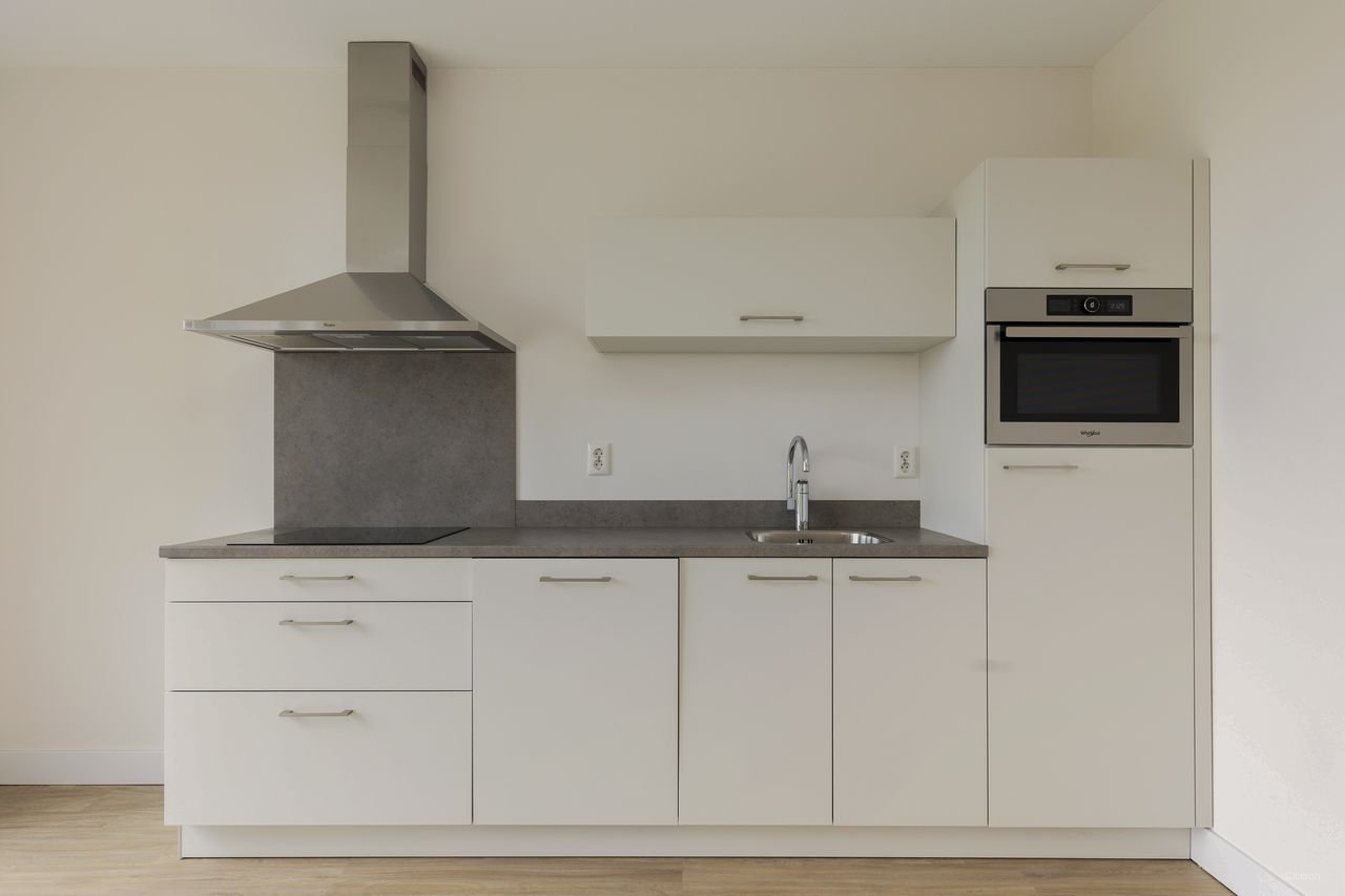 Modern 2-bedroom apartment (80m²) with balcony in Laakhaven-West - Image 2