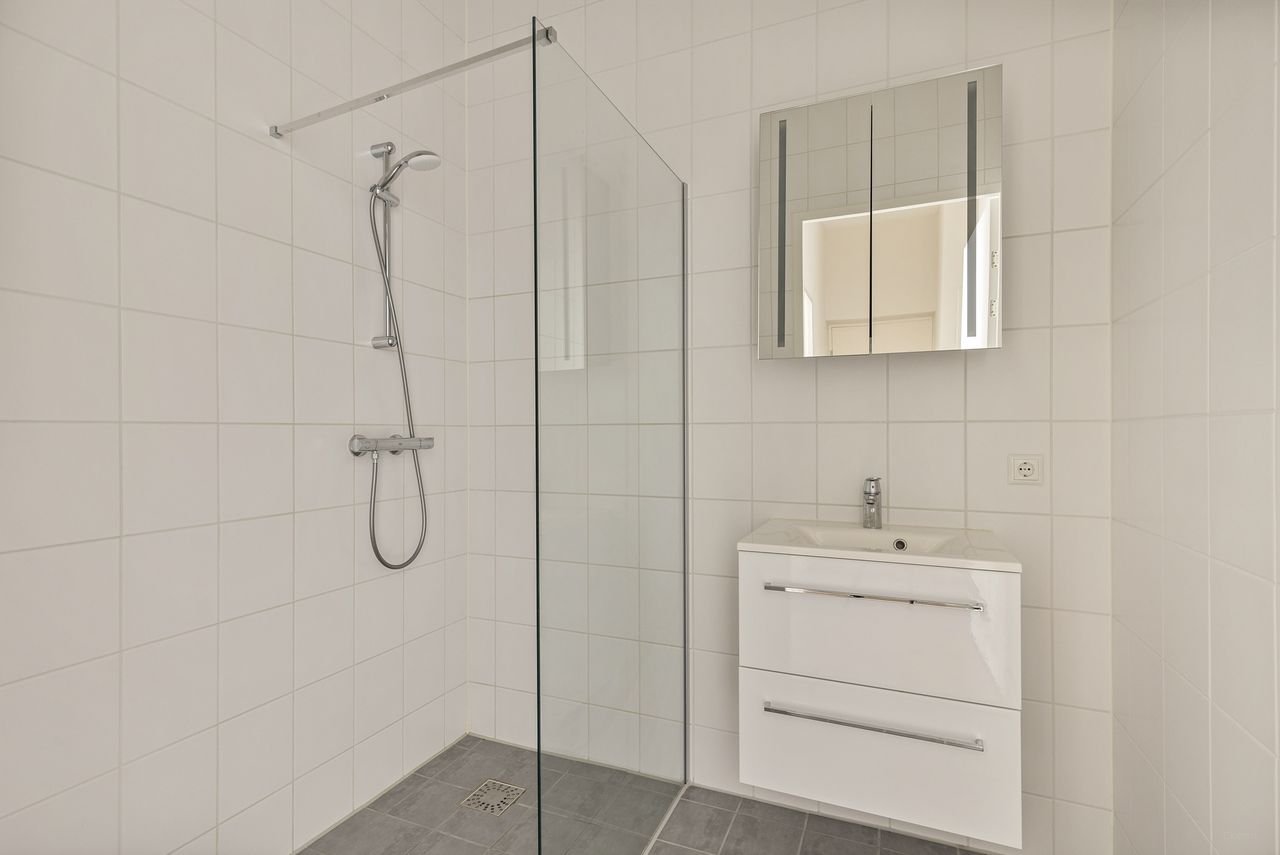 Modern 2-bedroom apartment on the 9th floor - Image 11