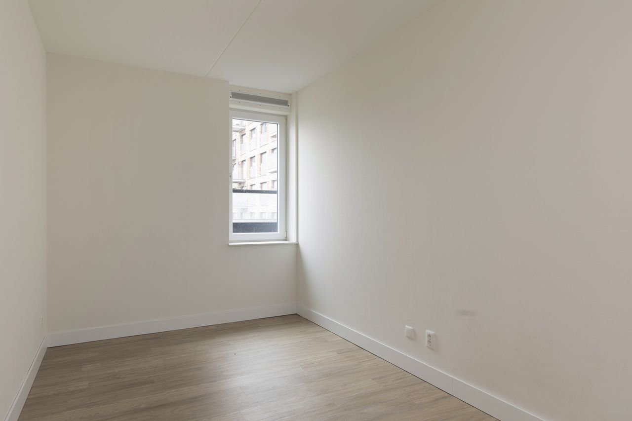 Modern 2-bedroom apartment (80m²) with balcony in Laakhaven-West - Image 4