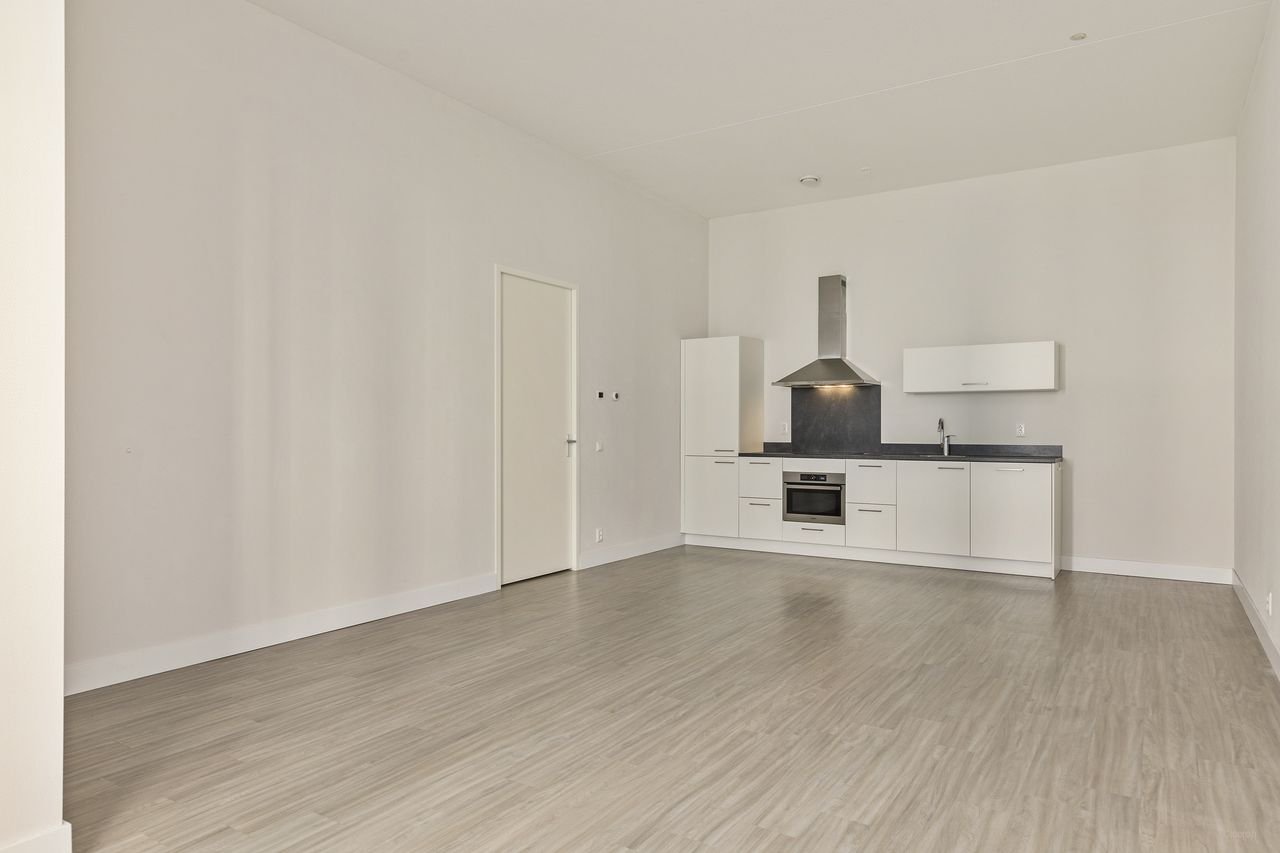 Modern 2-bedroom apartment on the 9th floor - Image 2