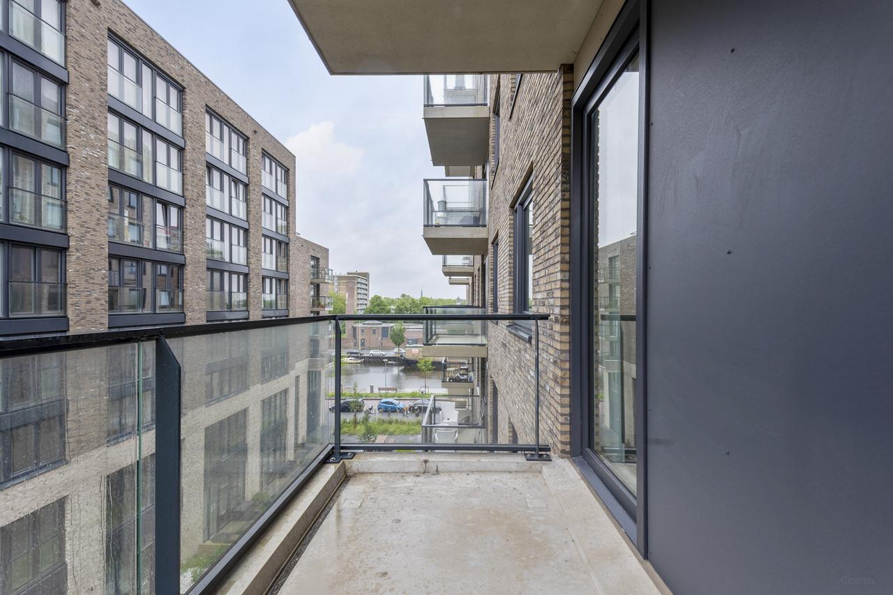 2-bedroom apartment with balcony near HS - Image 10