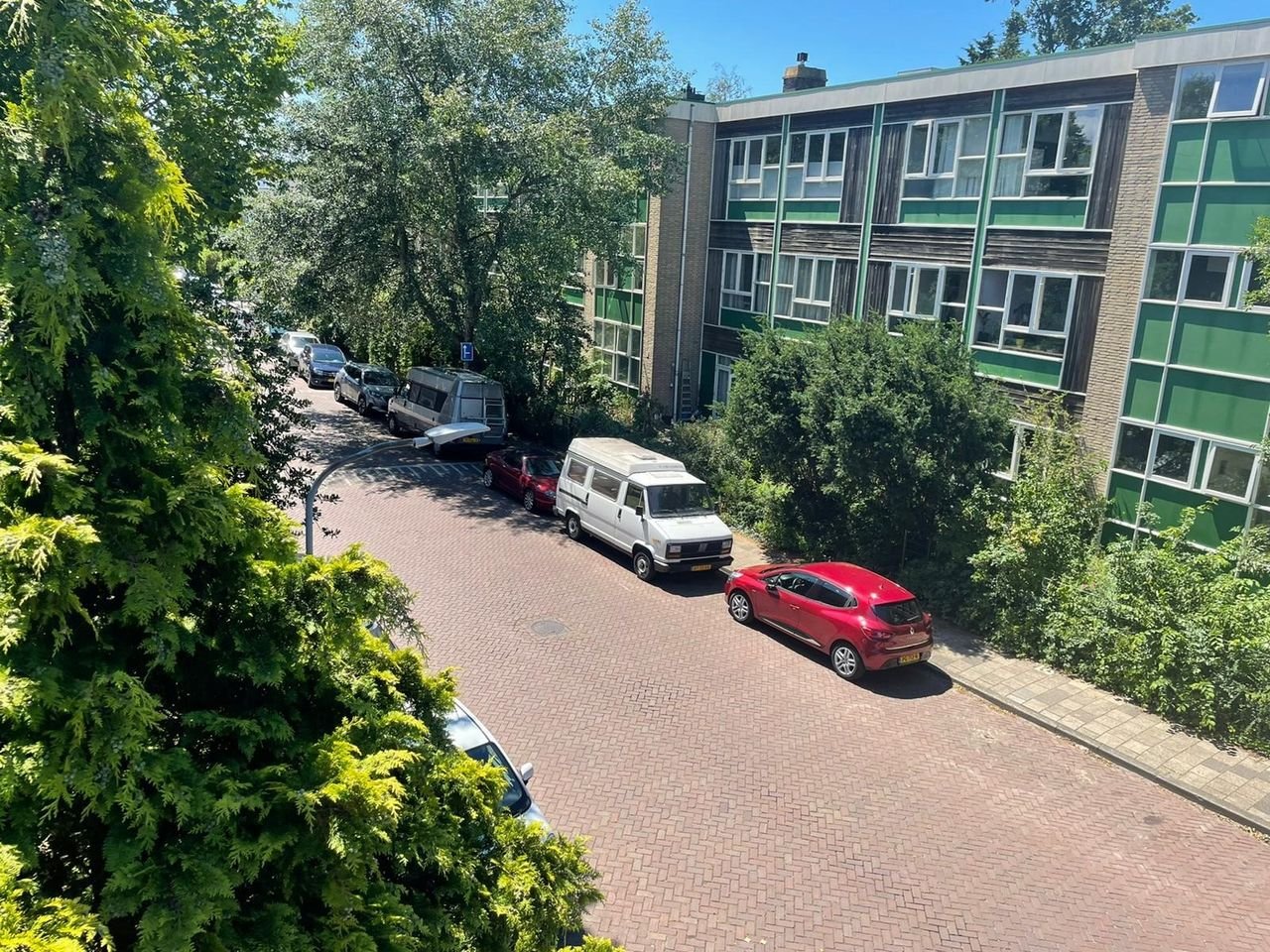 Spacious house with garden and roof terrace - Image 47