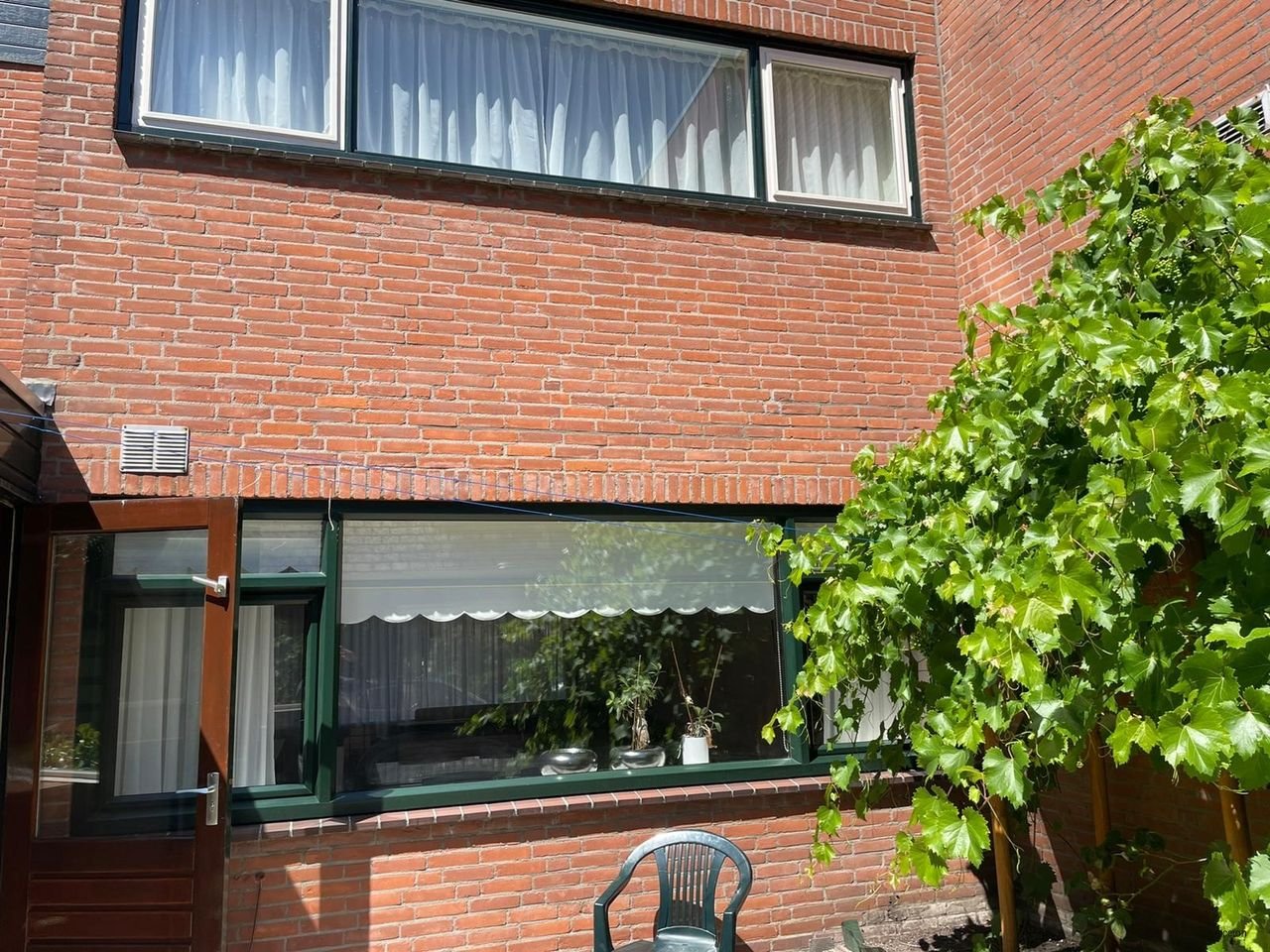 Spacious house with garden and roof terrace - Image 5