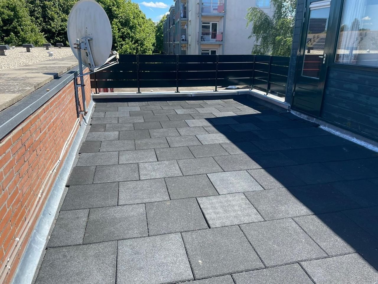 Spacious house with garden and roof terrace - Image 39