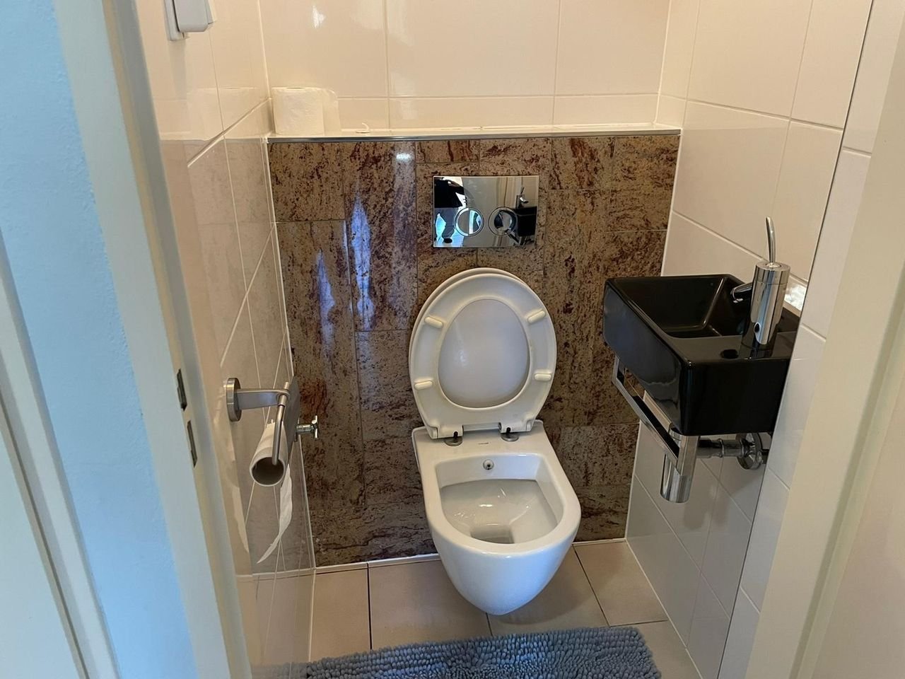 Spacious house with garden and roof terrace - Image 17