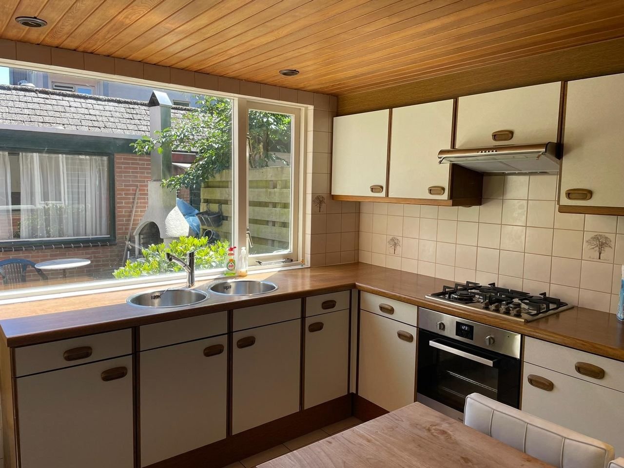 Spacious house with garden and roof terrace - Image 11