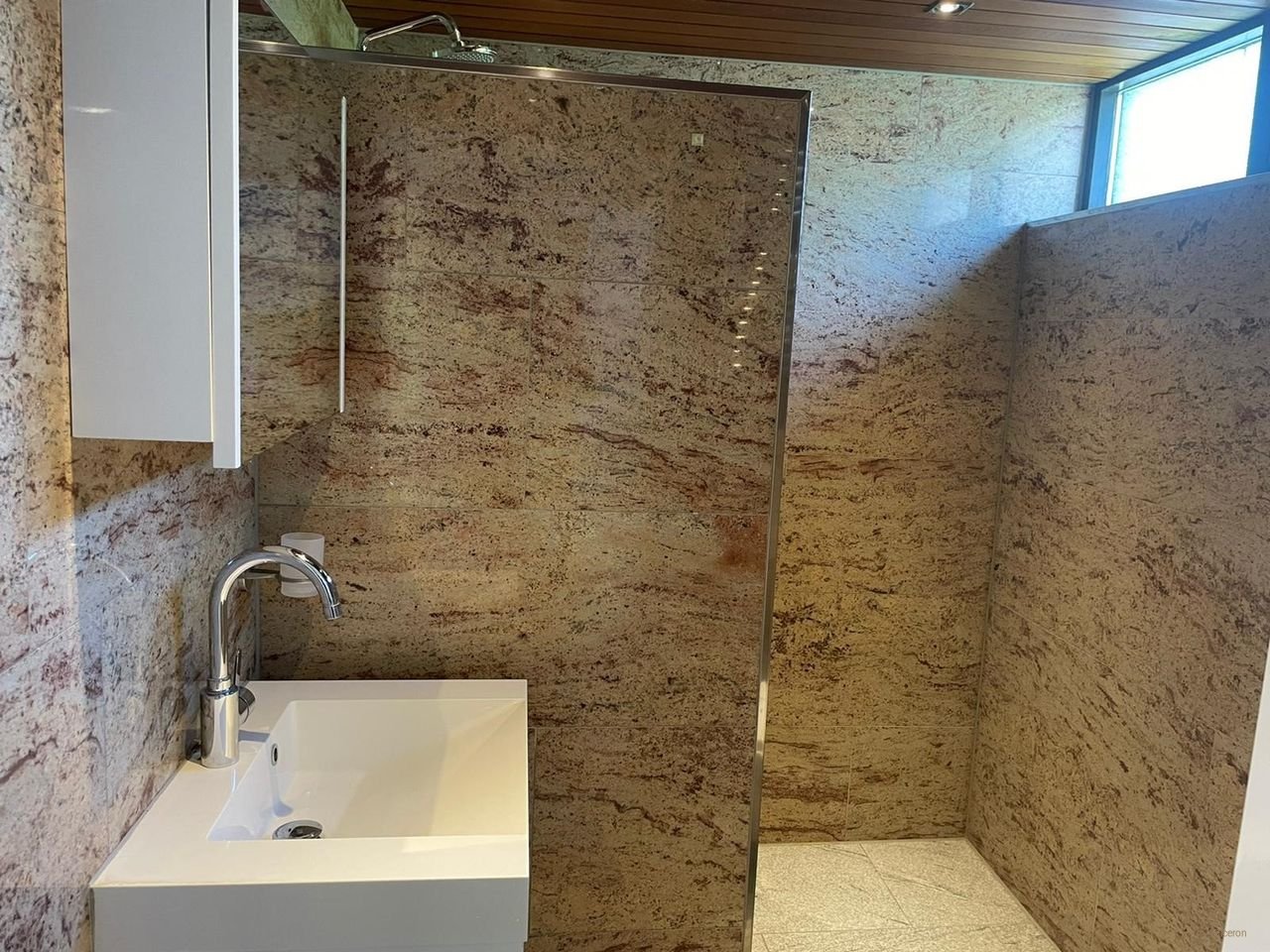 Spacious house with garden and roof terrace - Image 29