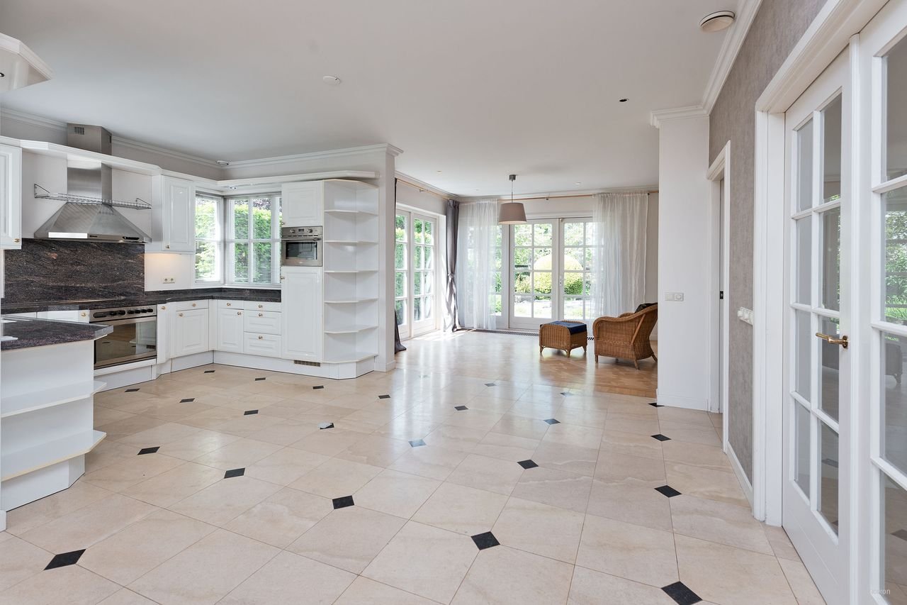 Detached villa with garage in Aalsmeer - Image 7