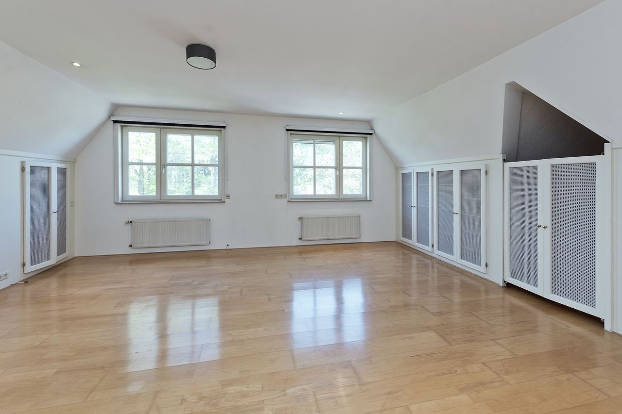 Detached villa with garage in Aalsmeer - Image 12