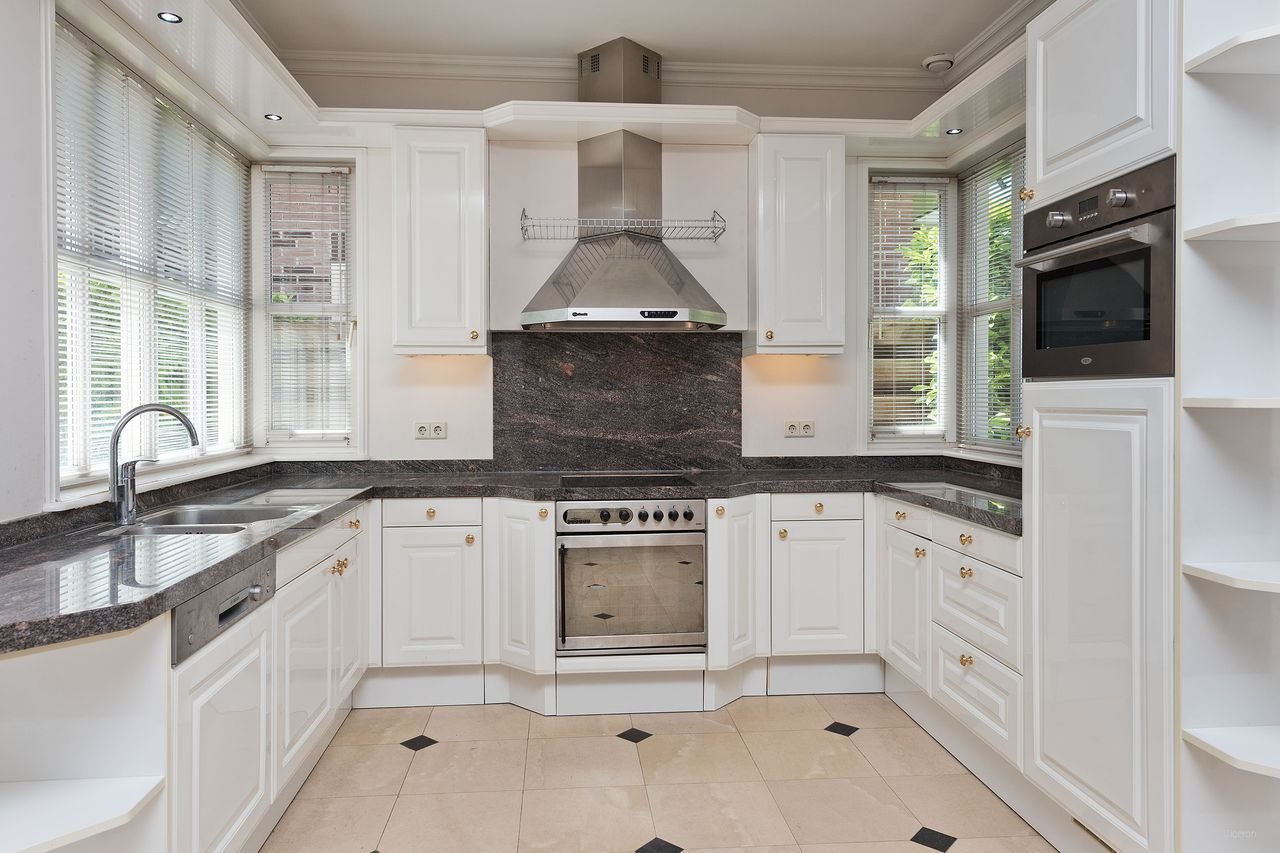 Detached villa with garage in Aalsmeer - Image 9