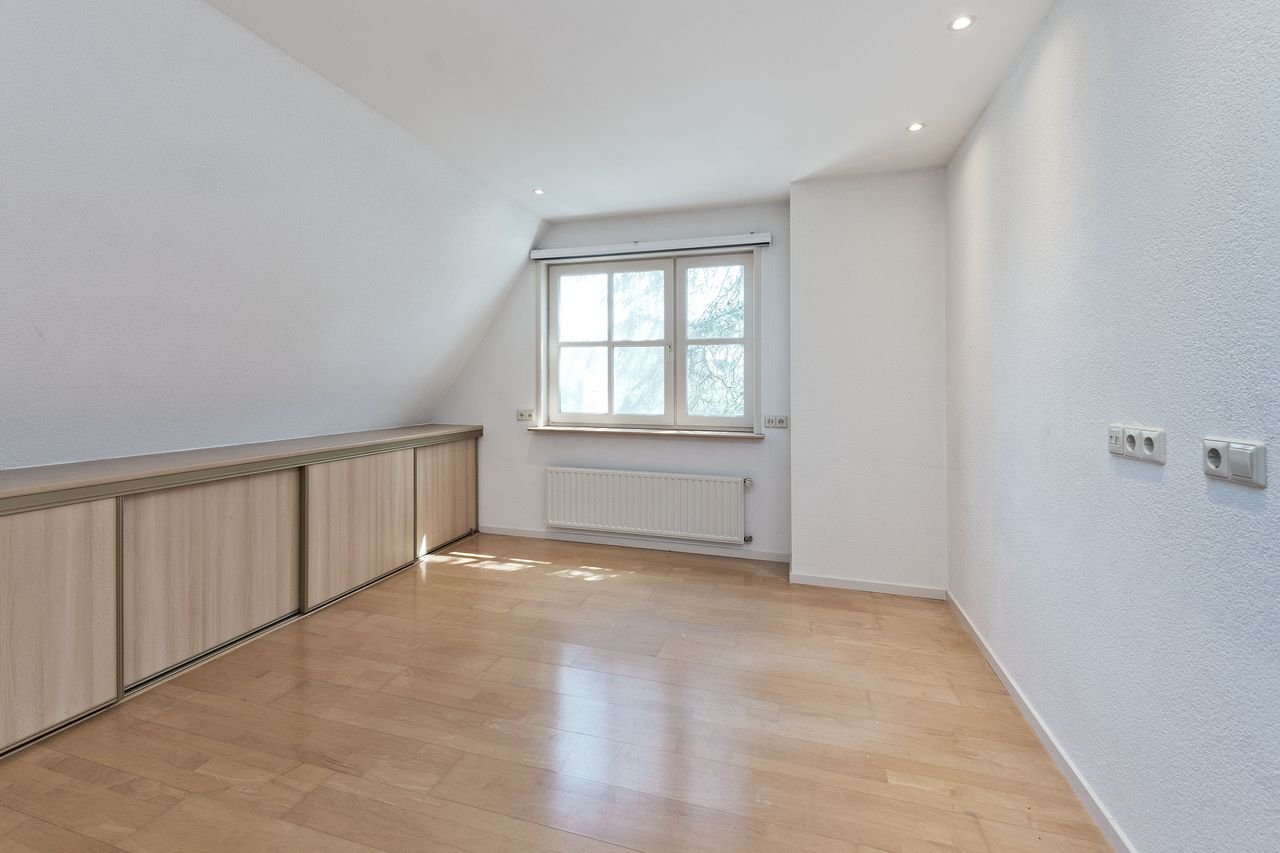 Detached villa with garage in Aalsmeer - Image 13