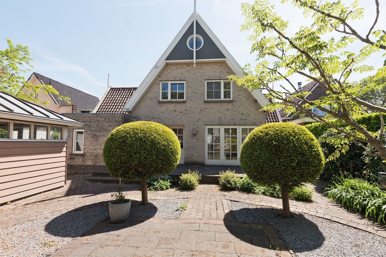 Detached villa with garage in Aalsmeer - Image 5