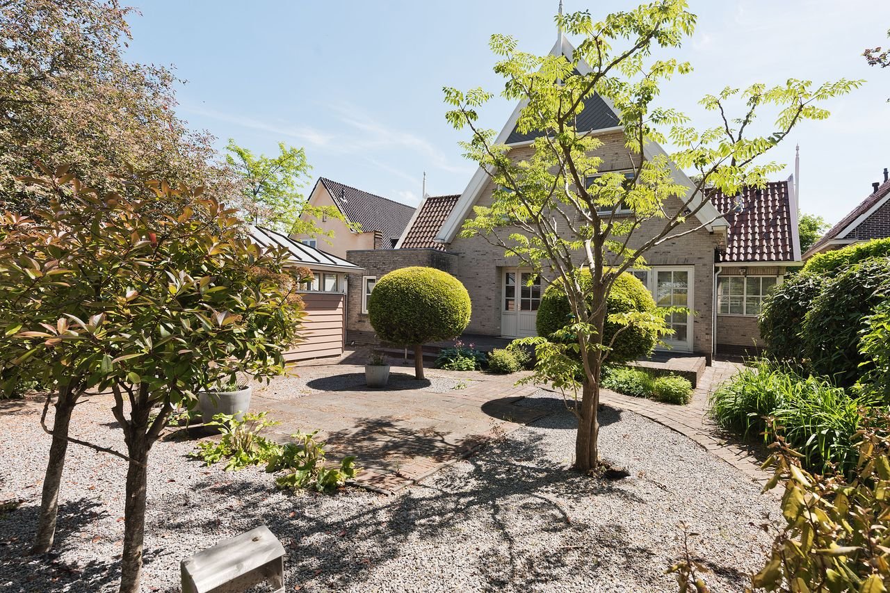 Detached villa with garage in Aalsmeer - Image 4