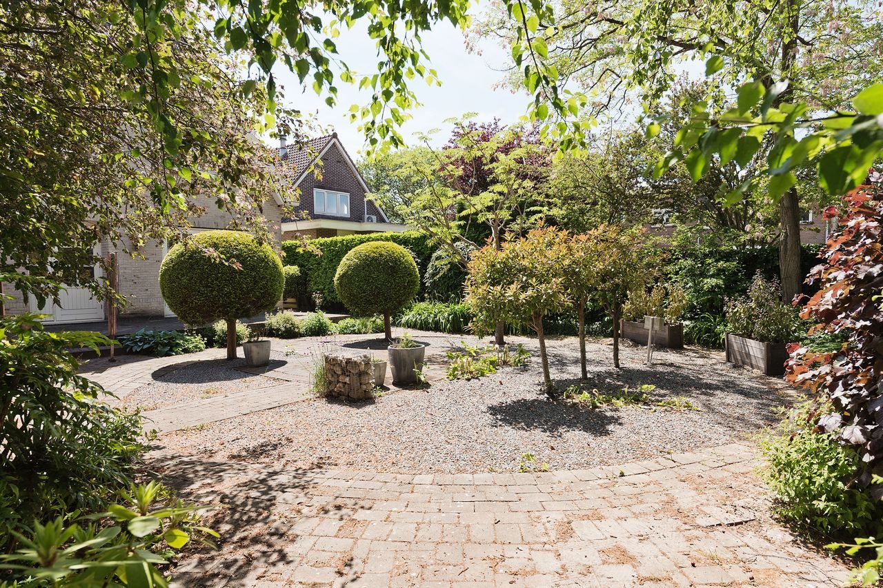 Detached villa with garage in Aalsmeer - Image 3