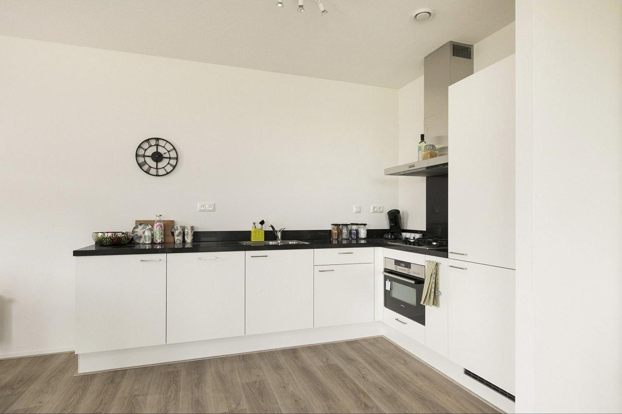 2-bedroom apartment on the Rhine with balcony - Image 12