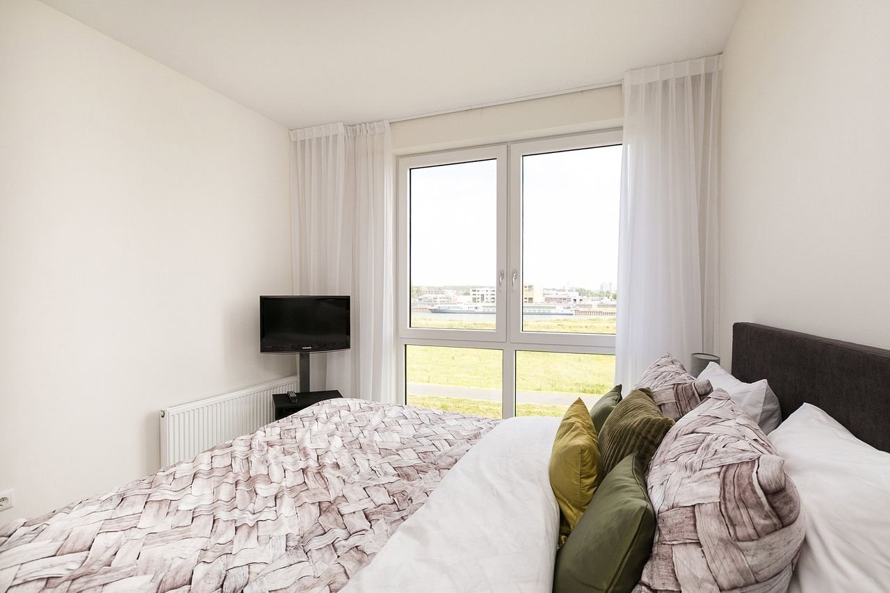 Living on the 9th floor along the Rhine - Image 14