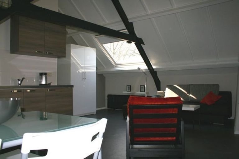 Studio in a charming townhouse - Image 9