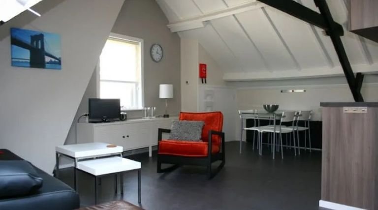 Studio in a charming townhouse - Image 4