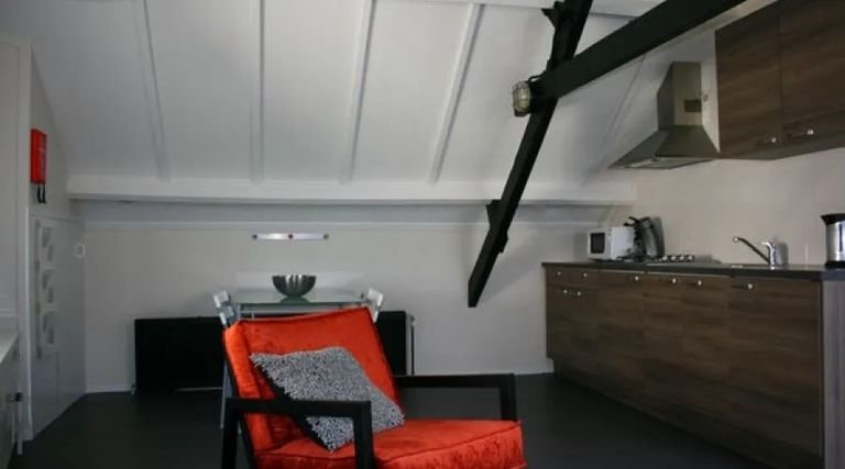 Studio in a charming townhouse - Image 3