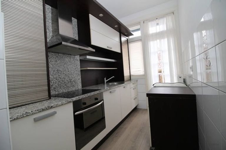 En-suite appartement met balkon in Bezuidenhout - Afbeelding 13