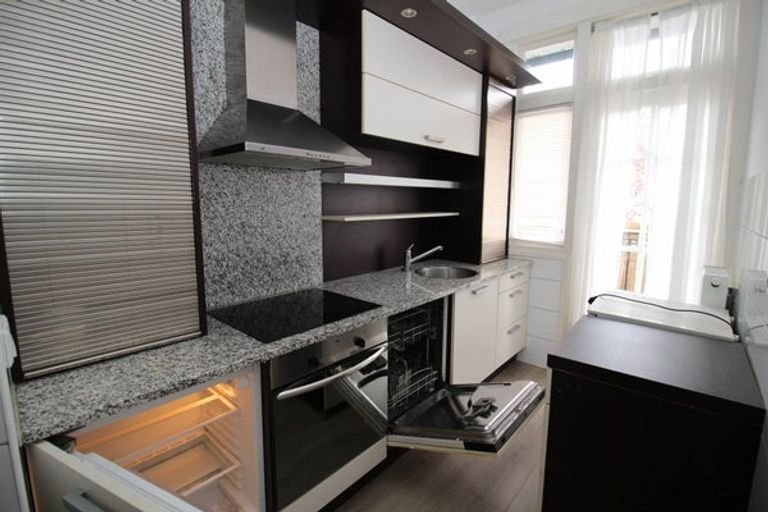 En-suite appartement met balkon in Bezuidenhout - Afbeelding 11