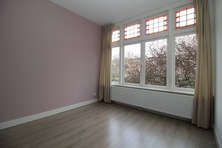 En-suite appartement met balkon in Bezuidenhout - Afbeelding 17