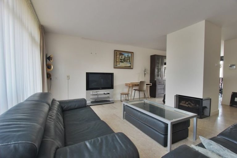 Royaal drive-in huis met 4 balkons en parking - Afbeelding 4