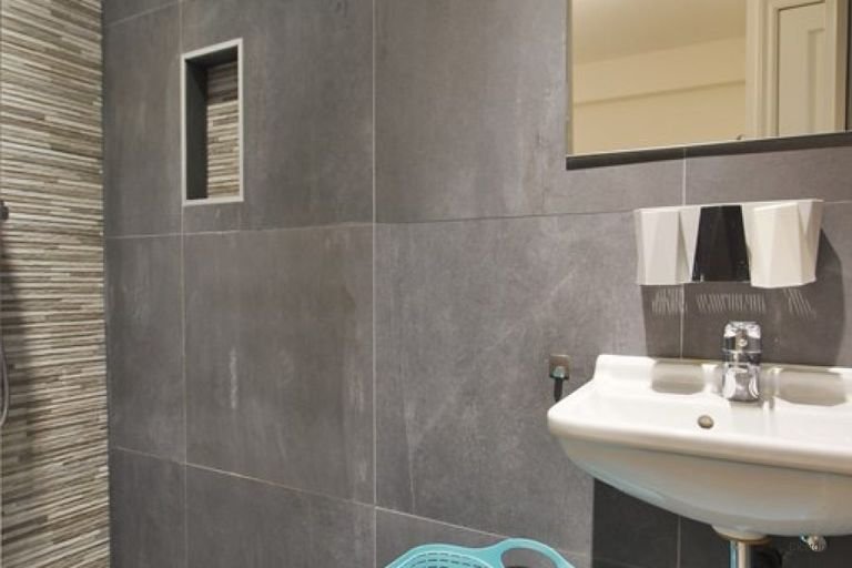 Royaal drive-in huis met 4 balkons en parking - Afbeelding 19